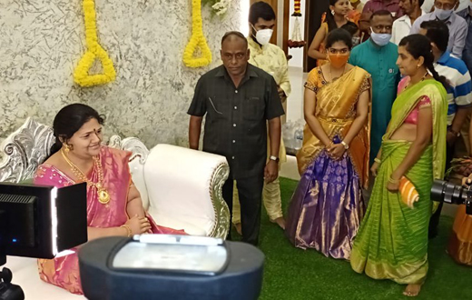 Srinivas Gupta makes life-size statue of wife